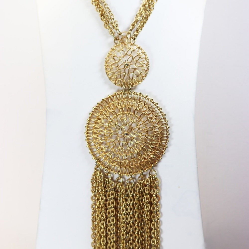🔱 Gorgeous Vintage 1970s Gold Plated Tassel Chain Round Medallion Necklace 🔱 - Picture 2 of 16